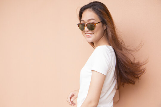 Fashion portrait of young woman wearing a sunglasses with smiling face in summer.