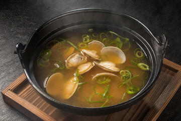 あさりのみそ汁　Miso soup with clam 