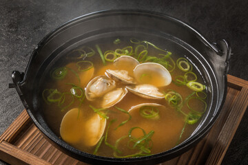 あさりのみそ汁　Miso soup with clam 