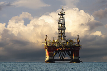 Sea drilling platform
