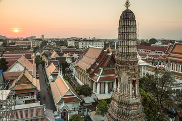 Sunset over Wat Arun in Bangkok city © jakartatravel