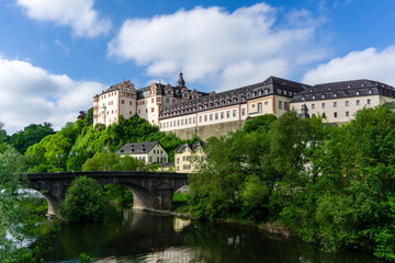 Schloss Weilburg in Hessen bei blauen Himmel wolken wolke
