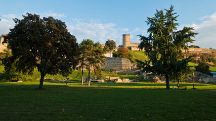 Obraz premium A view from a park to Kalemegdan fortress walls and towers at sunset, Belgrade, Serbia