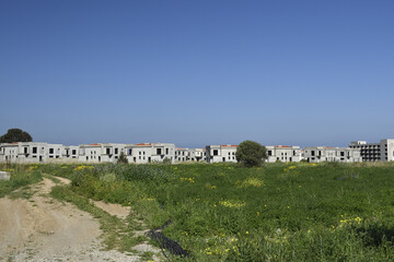 Obraz premium Lot of empty newly built houses in background and a blue sky