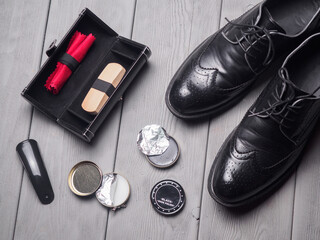 Shoe polish set with black boots