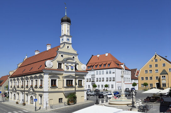 Rathaus und Marienplatz in Friedberg