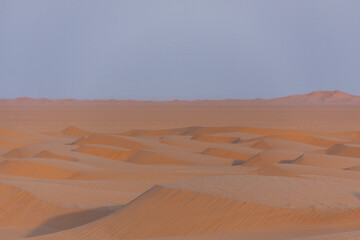 Sanddünen im Oman zum Sonnenaufgang