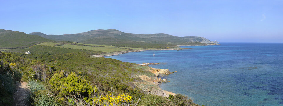 Cap corse, plage de Tamarone, chemin des douaniers