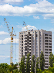 Fototapeta na wymiar construction of high-rise buildings and cranes