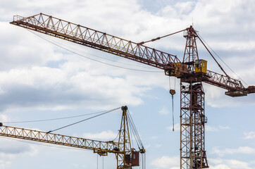 construction of high-rise buildings and cranes