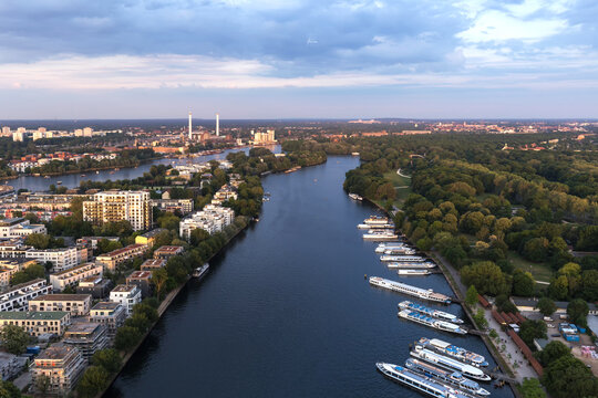 Aussicht auf den Treptower Park und die Spree Berlin