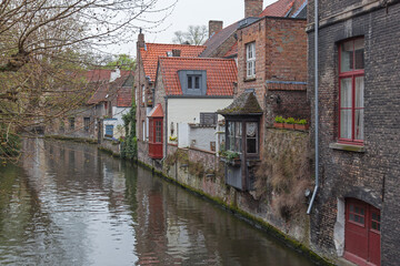Fototapeta na wymiar Beautiful view on canal with old picturesque houses in historic part of Bruges (Brugge), Belgium