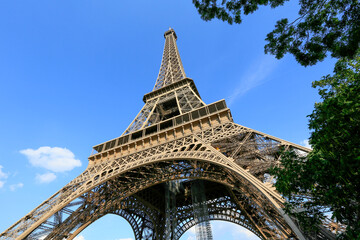 Fototapeta na wymiar Eiffel Tower with blue sky, Paris France