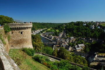 Fototapeta na wymiar Port de Dinan vue des murailles, Bretagne, France
