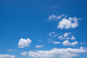 Fototapeta premium Błękitne niebo i chmury