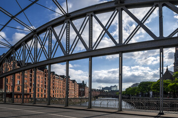 Fototapeta premium speicherstadt brücke in hamburg