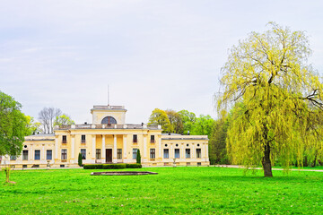 Fototapeta na wymiar Tyshkevich manor in Traku Voke public park in Vilnius