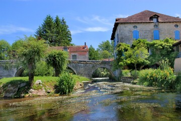 Fototapeta na wymiar Ancien moulin à Bourdeilles (Dordogne)