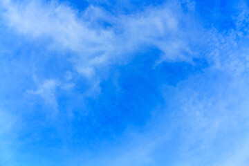 Obraz premium Beautiful white clouds and blue sky background