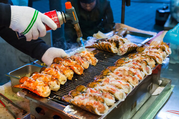 burning lobster in Korean street food