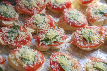 bread tomato and cheese
