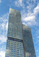 Obraz premium Skyscraper against blue sky