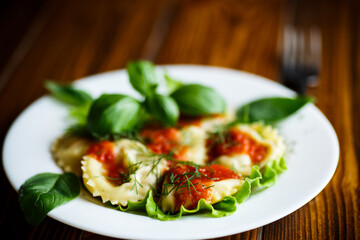 Ravioli with tomato sauce