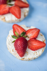Strawberry sandwiches with mascarpone