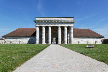 Fototapeta na wymiar Entrée des Salines Royales d'Arc-et-Senans