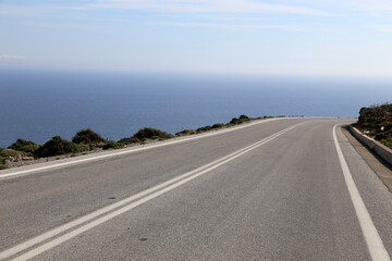 Straße auf Kreta mit Blick auf das Lybische Meer, Agäis