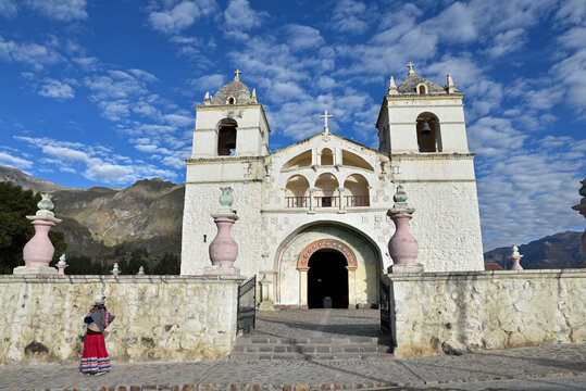 Petite &eacute;glise coloniale de Yanque dans la vall&eacute;e de Colca au P&eacute;rou