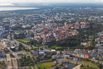 Naklejka premium Scenic summer aerial shot of the very Old Town with old park in Tallinn, Estonia