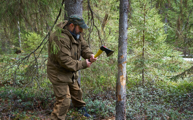 Fototapeta premium man chopping wood