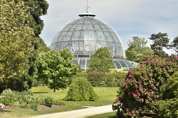 Obraz premium Demi-sphère en verre au bout des Serres Royales de Laeken 