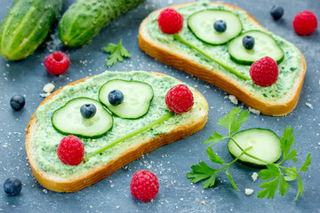 Frog sandwiches