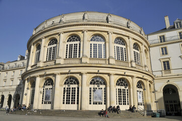 Fototapeta na wymiar place de la mairie et son opéra