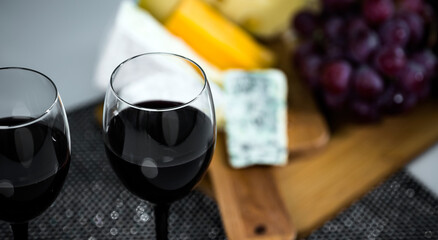 Red wine and cheese 