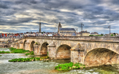Fototapeta premium Jacques-Gabriel Bridge over the Loire in Blois, France