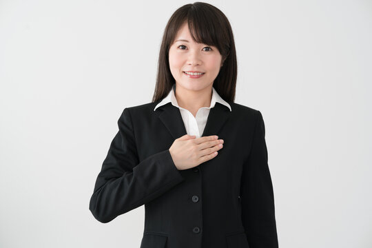 胸に手を当てる の画像 790 件の Stock 写真 ベクターおよびビデオ Adobe Stock