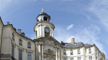 Fototapeta na wymiar clocher de la mairie de Rennes