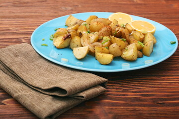 Baked potatoes with lemon
