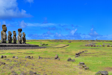 île de paques - rapa nui (Chilie) : Moaï sur leur ahu