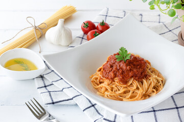 ボロネーゼとパスタの材料
