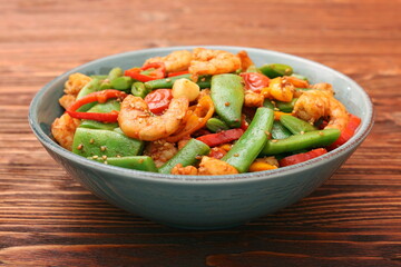 Snowpeas and shrimps salad