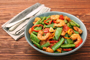 Snowpeas and shrimps salad