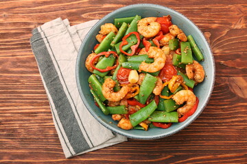 Snowpeas and shrimps salad