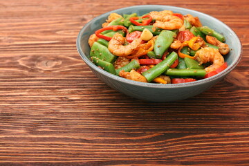 Snowpeas and shrimps salad