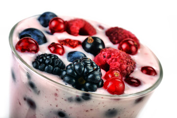 Healthy breakfast of yogurt and fresh berries