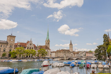 Zürich, Stadt, Altstadt, Limmat, Frommster, Sankt Peter Kirche, Münsterbrücke, Altstadthäuser, Limmatquai, Spazierweg, Frühling, Sommer, Schweiz