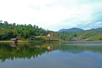 Fototapeta na wymiar Beautiful lake, peaceful lake, Reflection lake with blue sky